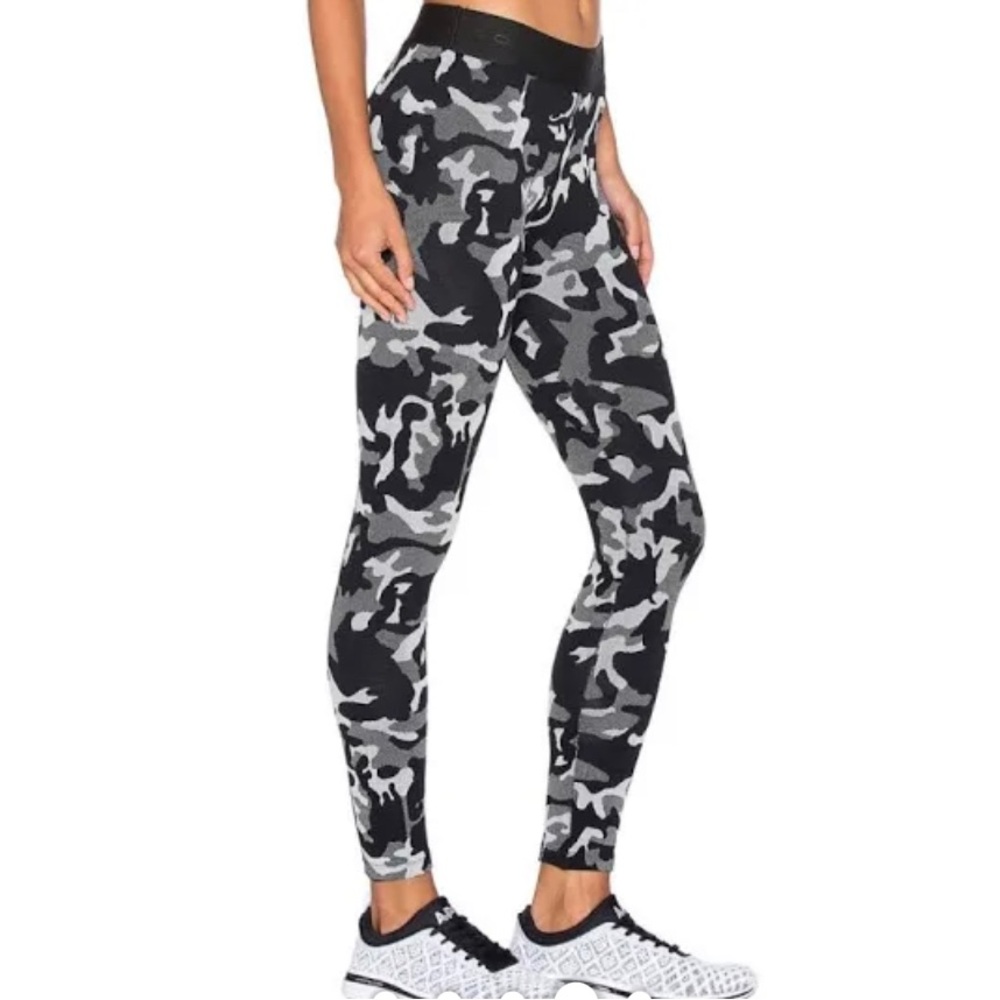 Koral camo legging size XS